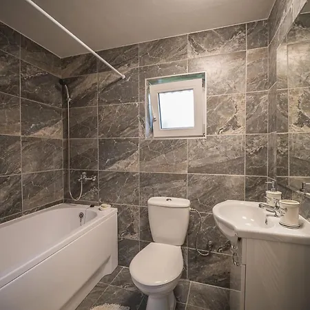 Apartment Emka *